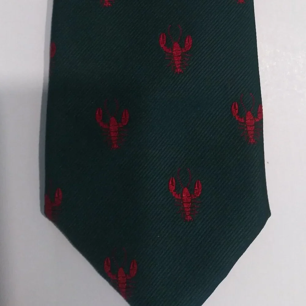 L.L. Bean Green color with embroidered RED LOBSTERS silk tie - Picture 4 of 8